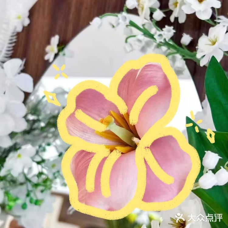 雨天偶遇｜被这家咖啡店的「花朵楼梯」美到了！