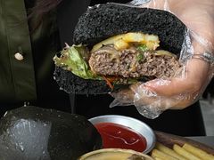 满满芝士牛肉堡-百万万BRAVO(厦大沙坡尾店)