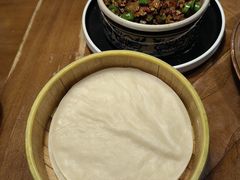 传统黑三剁配薄饼-雀舞云南菜(天津天河城购物中心店)