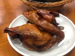 红烧乳鸽-煲煲掂风味煲仔饭餐厅(西区店)