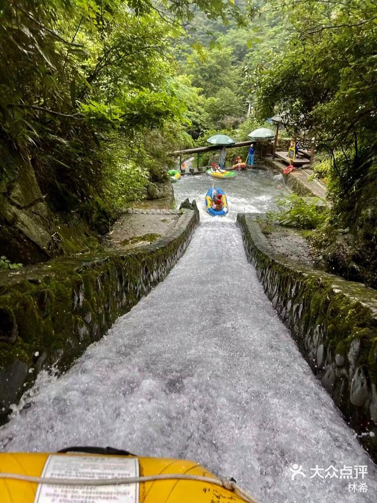 辉县关山漂流图片