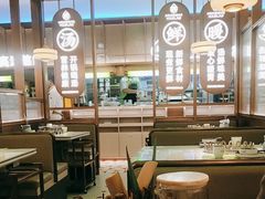 大堂-洪氏嗨捞·广东猪肚鸡·椰子鸡火锅(西咸万象城店)
