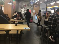大堂-吉祥馄饨(虹桥火车站店)