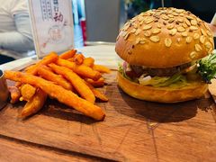 芝士手打牛肉汉堡-皇家甜心(昌南店)