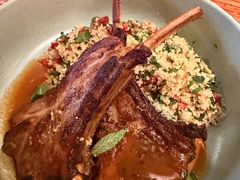 煎烤羊排配温热库斯库斯沙拉-羽深肉铺 Steak & Wine