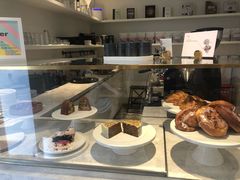 面包甜点陈列柜-大酉·M Coffee(北京美术馆店)