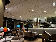 -广州万富希尔顿酒店·感趣自助餐厅·金秋蟹宴生蚝海鲜刺身
