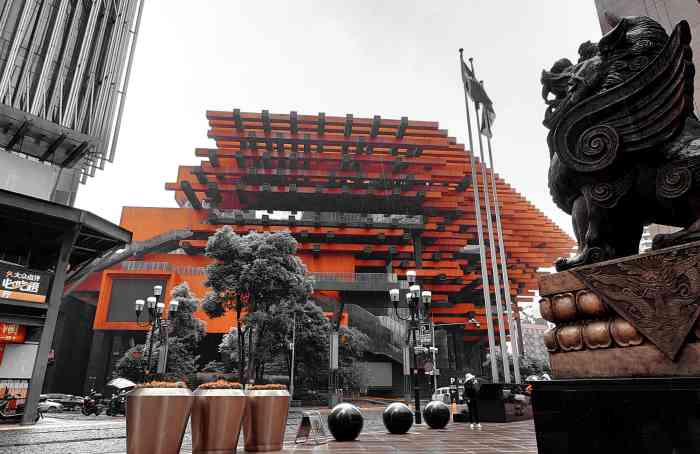 重庆美术馆-"解放碑临江门轻轨站,重庆美术馆.位置非常.