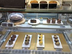 面包甜点陈列柜-GODIVA(王府井apm店)