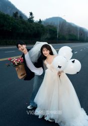 -雪中彩影婚纱摄影·微光艺术中心