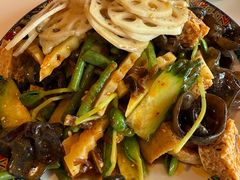-亚伟瓦罐面美食城(淇县总店)