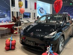 -TESLA 特斯拉(上海太古汇体验店)