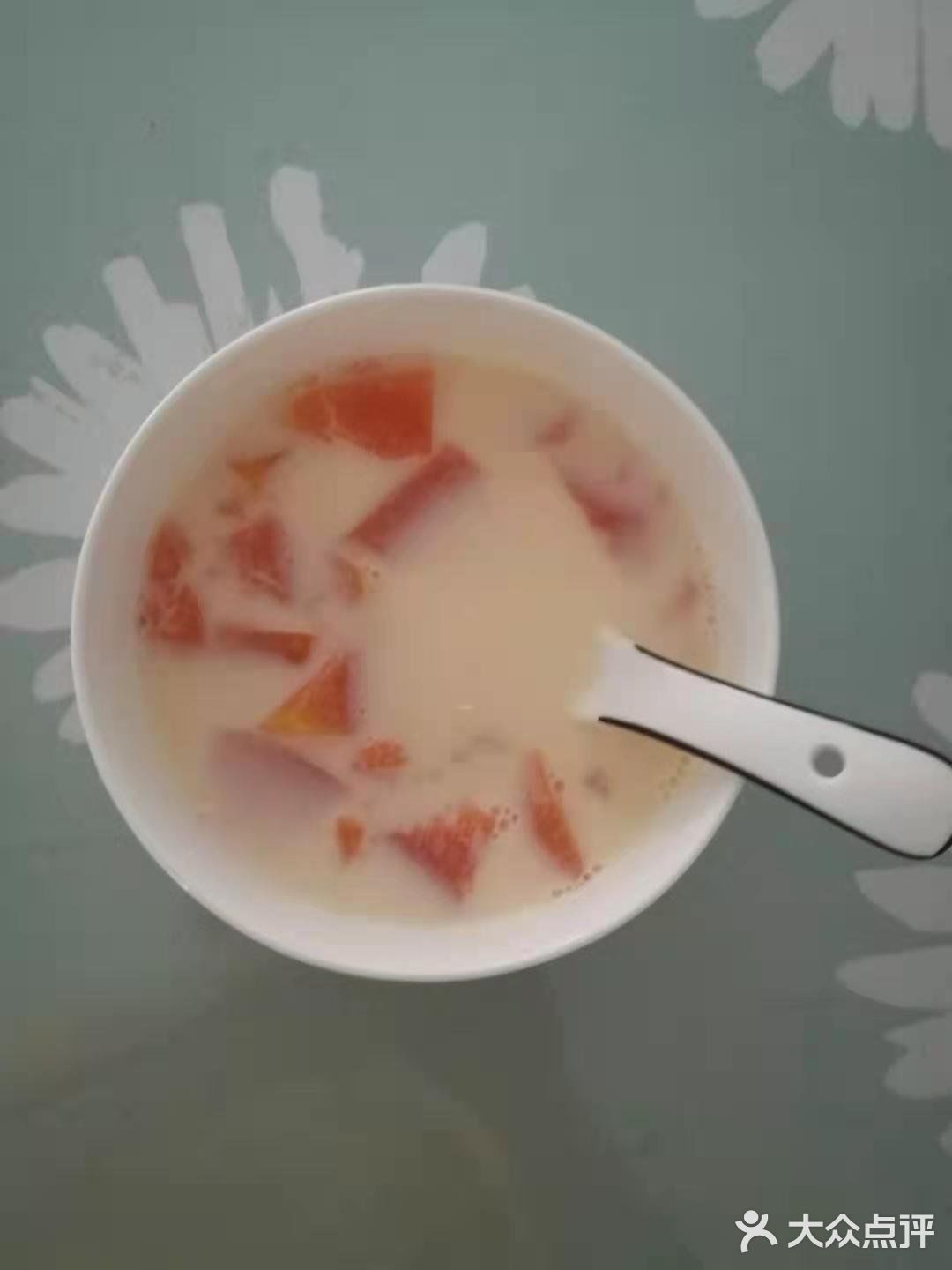 干活利索，我吃饭比较讲究，刘姨每天变着样的给我做饭
