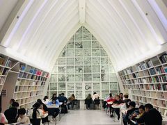 -钟书阁(松江泰晤士小镇店)