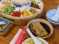 -怪噜范·老贵阳街头名小吃(鸿通城店)