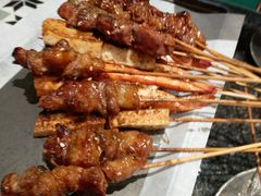 -何妹湿辣牛肉·粤式烧烤砂煲(桂雅路店)