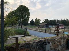 -田园东方蜜桃村的田野营地