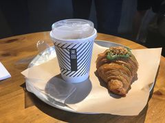 抹茶牛角包-来回·咖啡(天河南店)