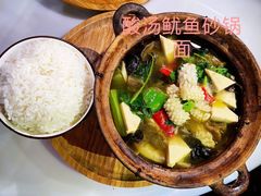 酸汤鱿鱼砂锅饭-小鳌陪你小排档·四季小龙虾·田鸡·宵夜(中央第五街店)