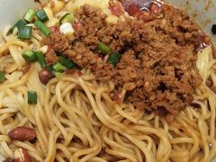 招牌豌杂面-魔都三兄弟酸辣粉·蘸卤炸串(虹桥万科店)