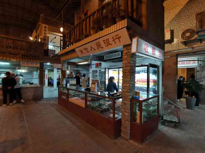 政二街生蚝扇贝王(东二环路店)-"[薄荷]环境: 在原来的中轴厂的旧厂房