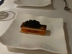 有机蛋黄吐司鱼子酱和香草-Jean Georges