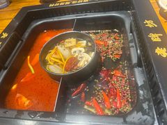 -老牌坊云南鱼豆花火锅(爱建店)
