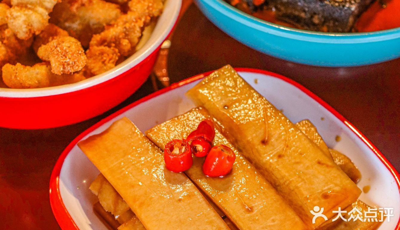 朋友是长沙人，和我一直吹捧湖南米粉比广西粉好吃