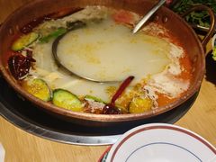 -洱火云南酸菜牛肉火锅(石景山当代商城店)