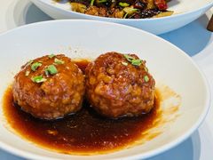 鸭蛋黄狮子头-梅飞酒家(桑园路店)