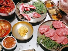 -草家酱蟹炭火烤肉店(珲春南路一店)