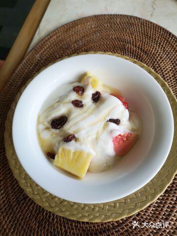 酒店餐厅的早餐免费，除了面包是热的，其它都是冰冰凉凉