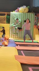 -蹦蹦跳跳(新奥购物中心店)