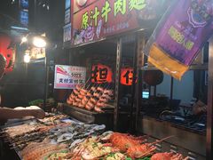 -六合夜市