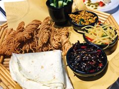 烙饼卷菜-丁里羊肉小镇(天鹅湖总店)