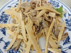 台蘑炒竹笋-天天向上素食餐厅(五台山店)