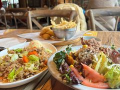 金枪鱼蔬菜色拉配培煎芝麻酱-玛格萝妮(汇智国际商业中心店)