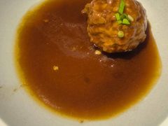 鸭蛋黄狮子头-梅飞酒家(桑园路店)