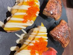 芒果三文鱼手握-龙神·炭烧酒场深夜食堂(新街口店)