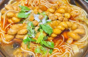 Sandy Pot Spicy Noodles with Fried Dough Twists