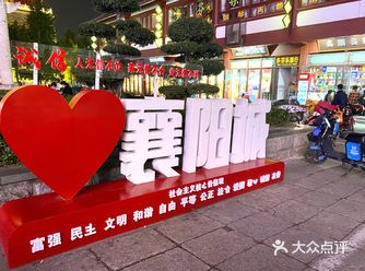 北街，日常排队，无法阻挡