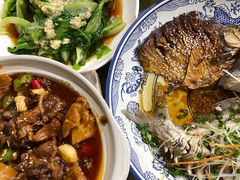 -梓檚中餐厅湖北菜小龙虾武昌鱼排骨藕汤(黄鹤楼店)