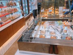 面包甜点陈列柜-巴黎贝甜(昆城广场店)