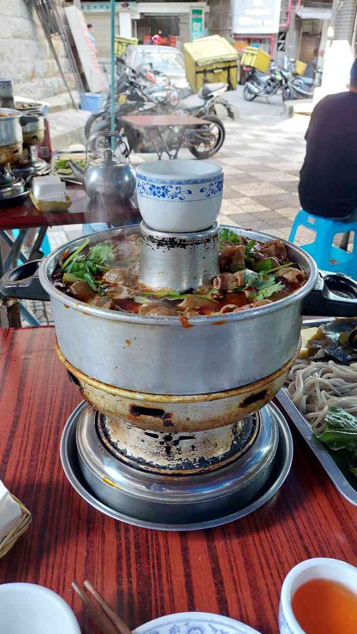 楼外楼小火锅-"最近万州很火的小火锅,首先不要想就餐环境.