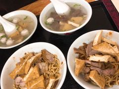 -松树干拌面店