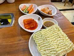 -喇喇排骨火锅·传统韩式脊骨汤(望京西园总店)