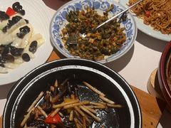 韭菜烧田螺-千百味红餐厅·江西菜(绿地双子塔店)