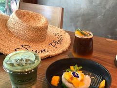 -Chom Cafe and Restaurant