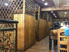 大堂-老东镇啤酒屋海鲜加工·蒸汽海鲜·海鲜烧烤(台东店)