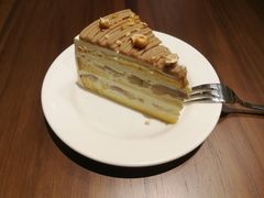 洋梨栗子奶油蛋糕-black rainbow coffee